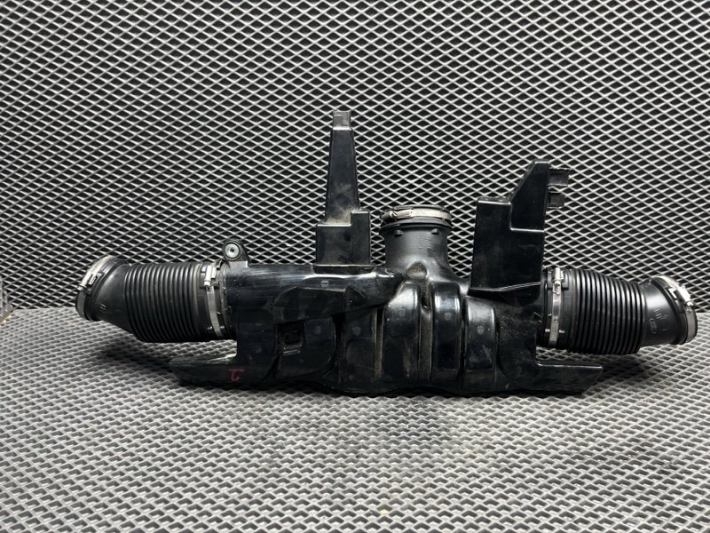 Патрубок воздушного фильтра Land Rover Range Rover Sport (L494, 2020г.)