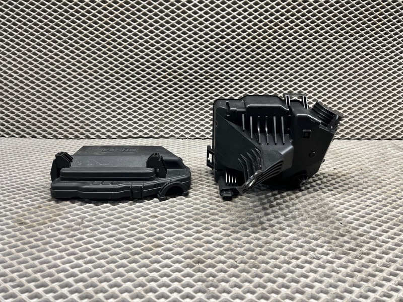 Блок предохранителей Land Rover Range Rover Sport (L461, 2024г.)