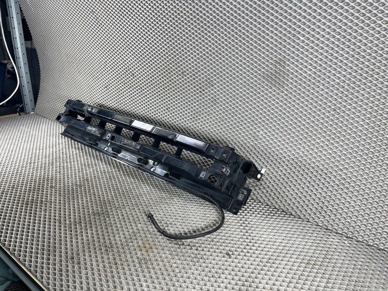 Кронштейн бампера Land Rover Defender (L663, 2020г.)