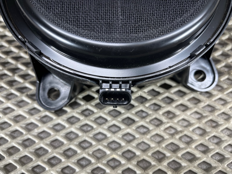 Сабвуфер Land Rover Defender (L663, 2020г.)