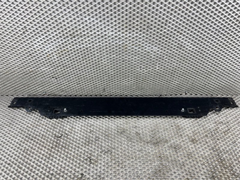 Кронштейн (крепление) радиатора верхний Land Rover Range Rover Sport (L461, 2024г.)