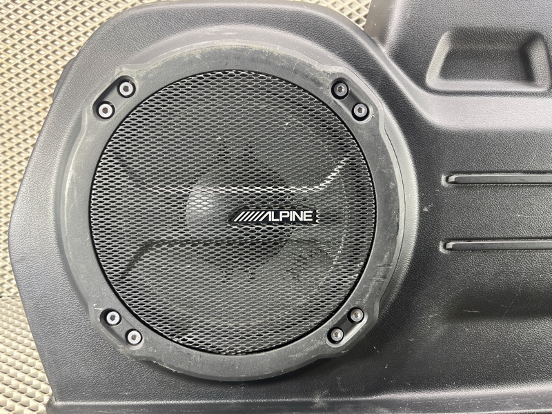Сабвуфер Jeep Wrangler (JL, 2019г.)