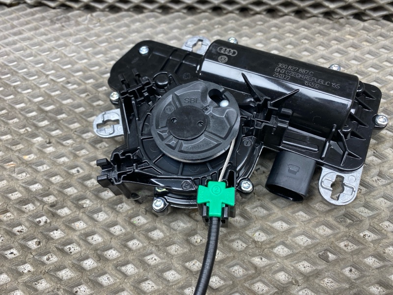 Замок багажника с доводчиком Volkswagen Tiguan (MBQ, 2023г.)