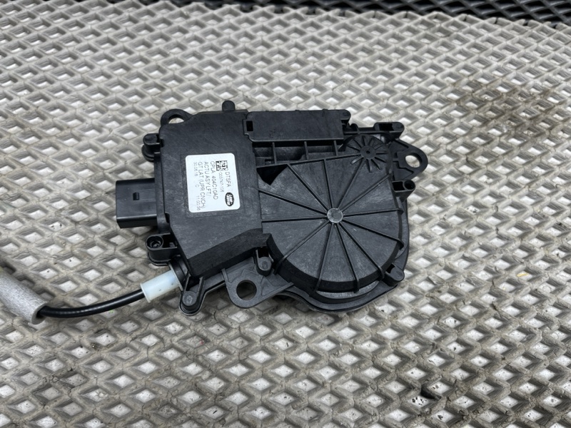 Замок багажника с доводчиком Land Rover Range Rover (L405, 2019г.)