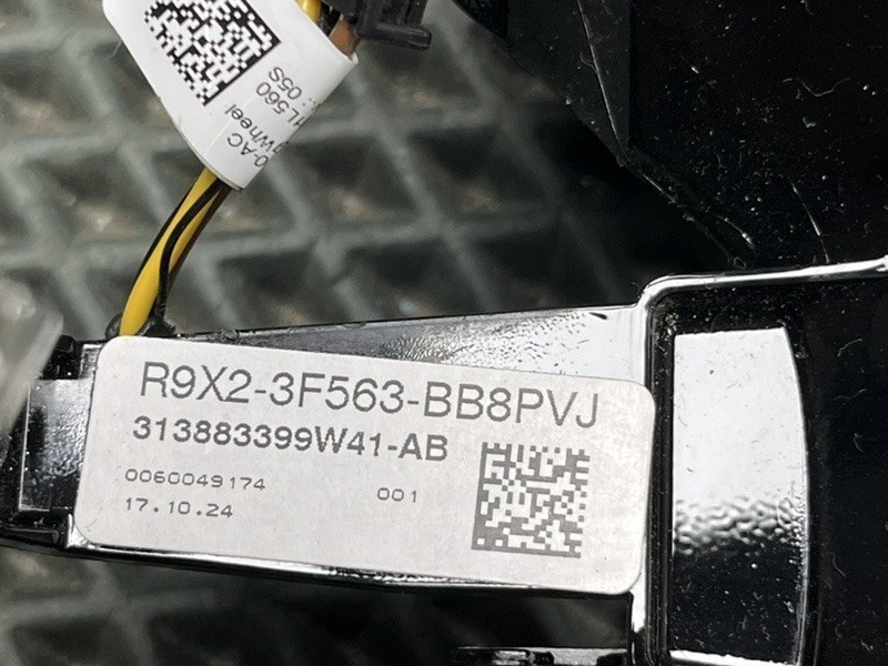 Кнопки на руль Land Rover Range Rover Sport (L461, 2025г.)