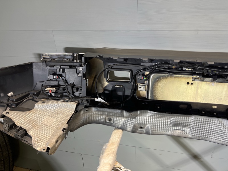 Бампер Land Rover Defender (L663, 2020г.)