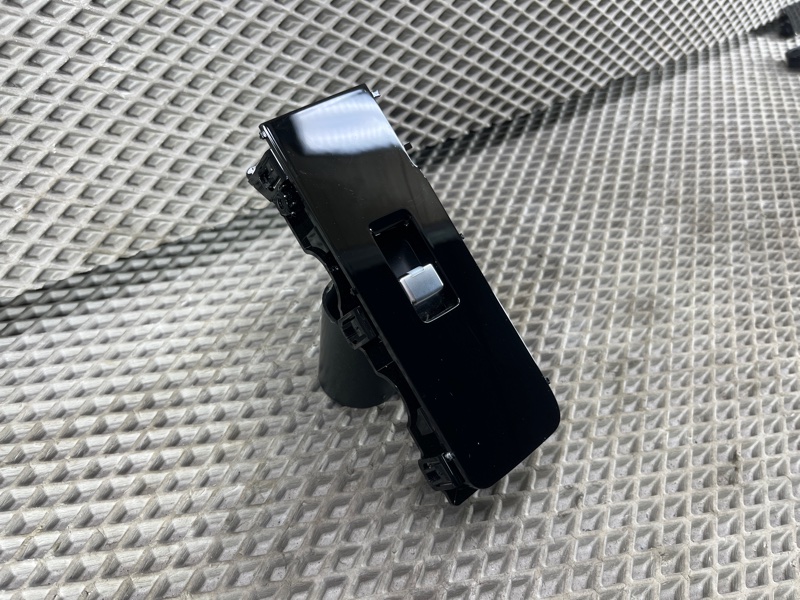 Кнопка стеклоподъемника Land Rover Range Rover Sport (L461, 2024г.)