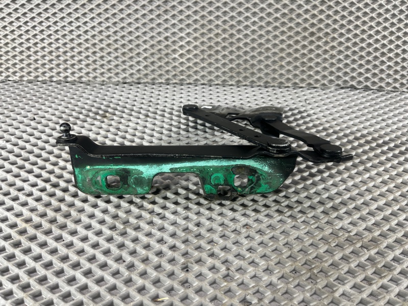 Петля капота Land Rover Range Rover Velar (L560, 2020г.)