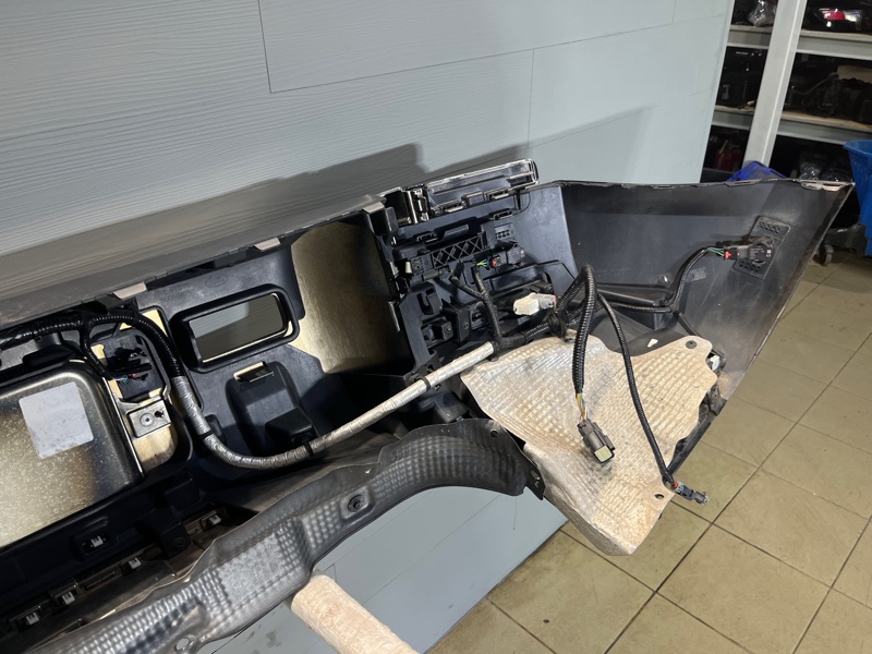 Бампер Land Rover Defender (L663, 2020г.)