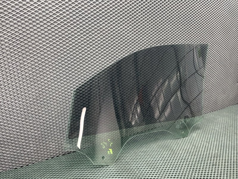 Стекло двери Volkswagen Tiguan (MK2, 2018г.)
