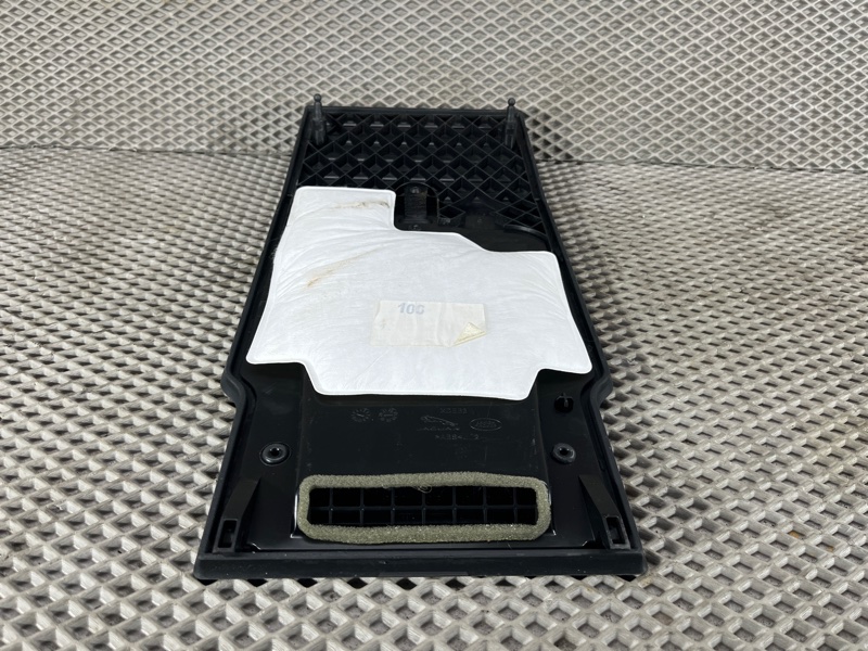 Крышка аккумулятора Land Rover Defender (L663, 2020г.)