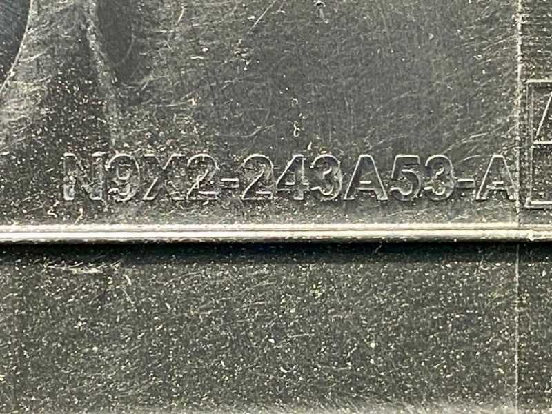Обшивка центральной стойки Range Rover Sport 3 (L461, 2023г.)
