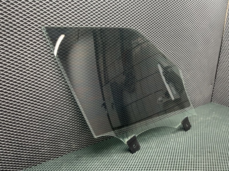 Стекло двери Land Rover Range Rover (L405, 2016г.)