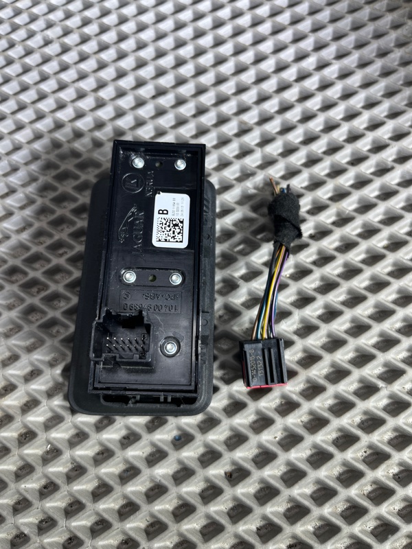 Кнопка открывания багажника Land Rover Range Rover Evoque (L538, 2013г.)