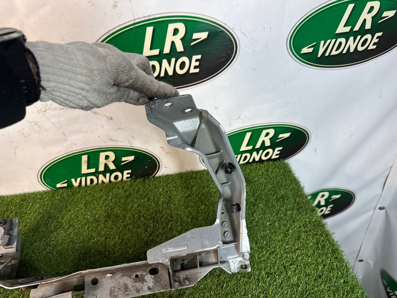 Суппорт фары Land Rover Range Rover Velar (L560, 2018г.)