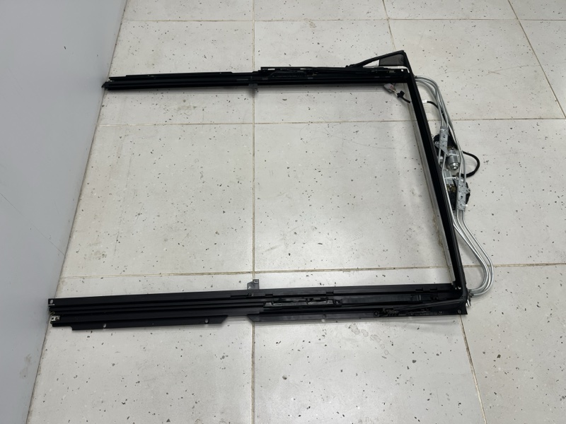 Направляющая шторки панорамы Land Rover Range Rover Sport (L494, 2017г.)