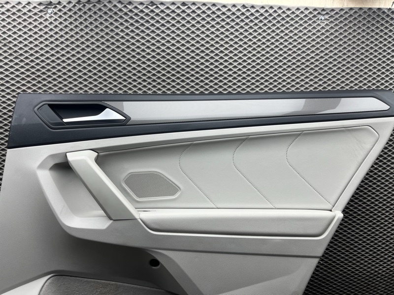 Обшивка двери Volkswagen Tiguan (MBQ, 2023г.)