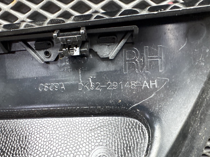 Накладка стойки D Land Rover Range Rover Sport (L494, 2020г.)