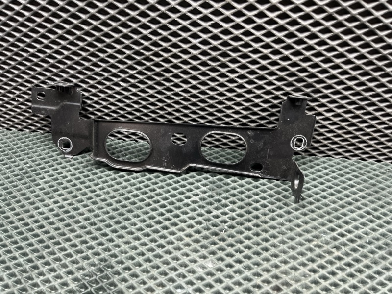 Кронштейн крыла Land Rover Range Rover Sport (L461, 2025г.)