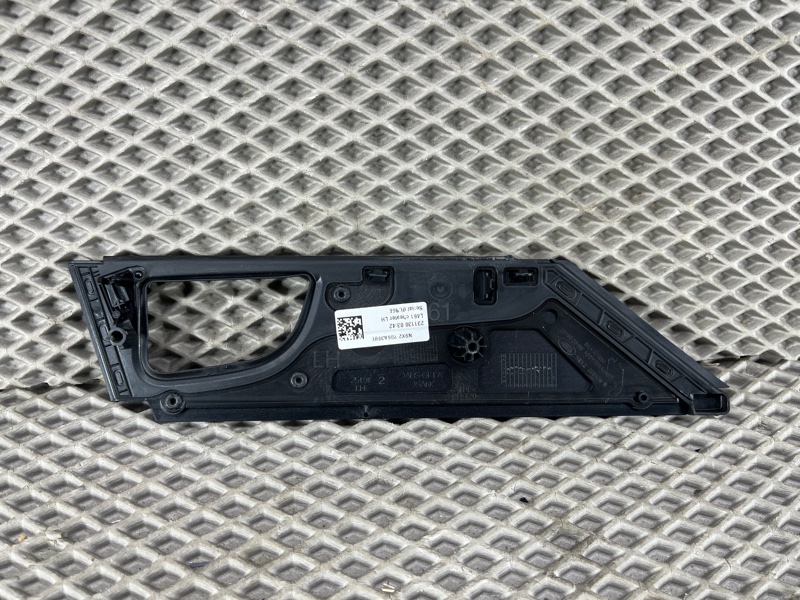 Декоративная накладка двери Land Rover Range Rover Sport (L461, 2024г.)