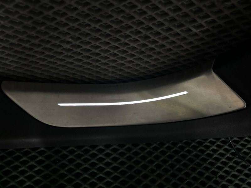 Накладка на порог с подсветкой Land Rover Range Rover Sport (L461, 2025г.)