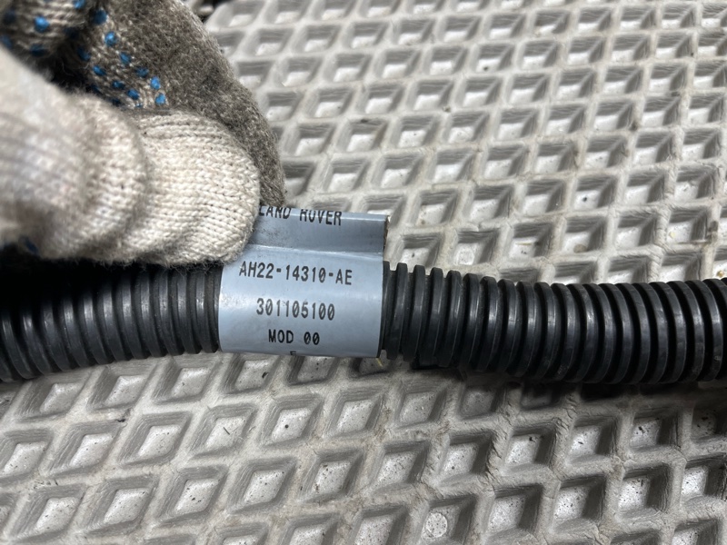 Плюсовой провод аккумулятора Land Rover Range Rover Sport (L320, 2011г.)