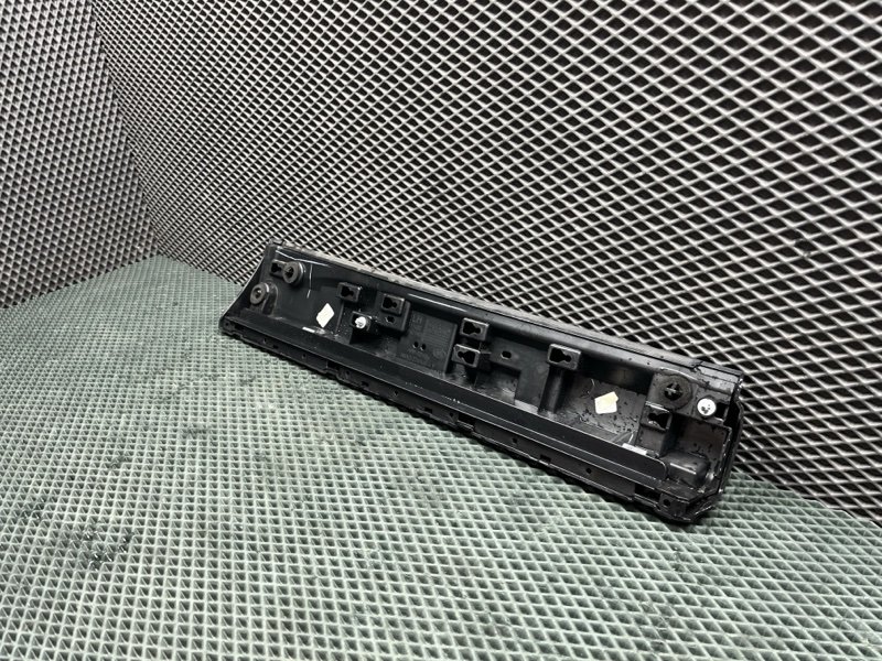 Молдинг двери Land Rover Range Rover Sport (L461, 2025г.)