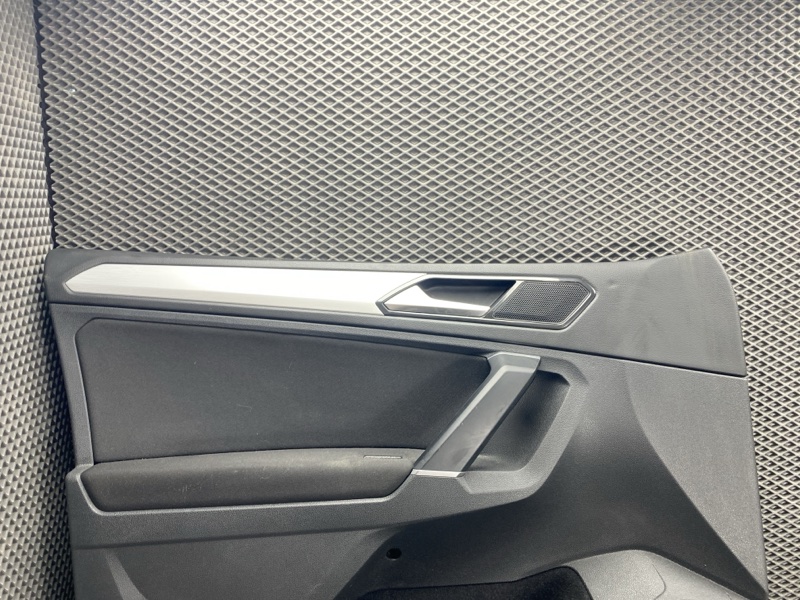 Обшивка двери Volkswagen Tiguan (MK2, 2018г.)
