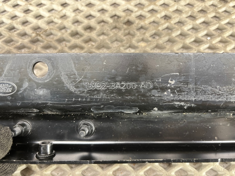Распорка кузова Land Rover Defender (L663, 2020г.)