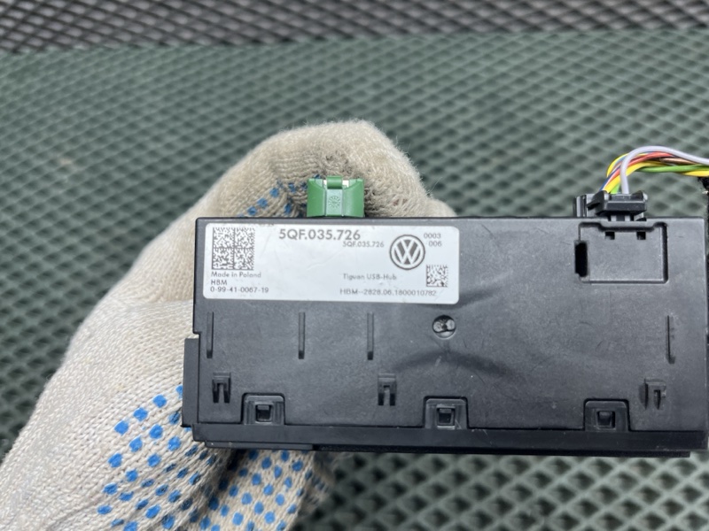 Разъем AUX / USB Volkswagen Tiguan (MK2, 2018г.)