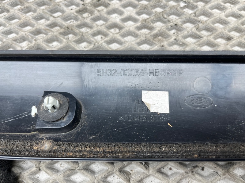 Накладка стойки лобового стекла Land Rover Range Rover Sport (L320, 2012г.)