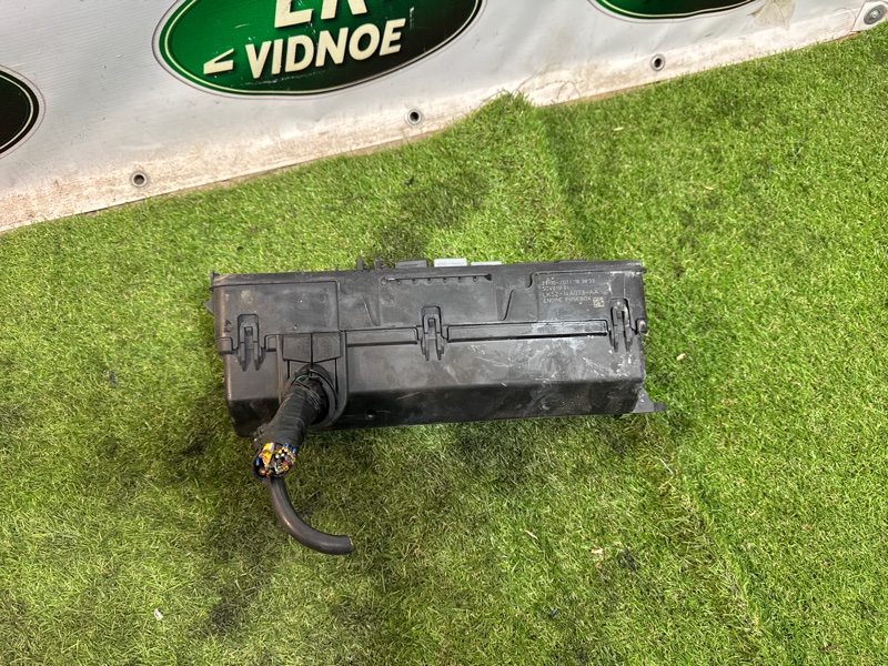 Блок предохранителей под капот Land Rover Range Rover Sport (L494, 2022г.)