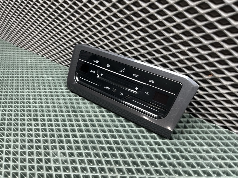 Блок управления климат-контролем Volkswagen Tiguan (AllSpace, 2022г.)