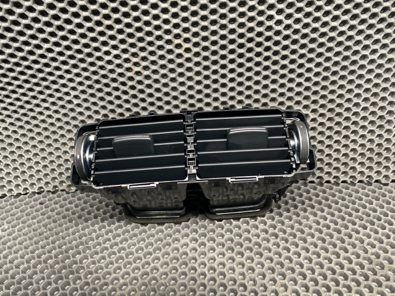 Дефлектор обдува салона центральный Land Rover Discovery Sport (L550, 2020г.)