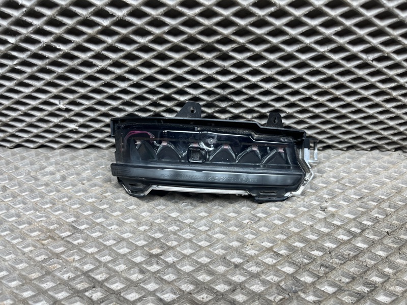 Повторитель поворота в зеркало Land Rover Discovery Sport (L550, 2020г.)