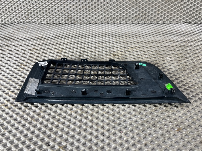 Накладка крыла Land Rover Defender (L663, 2020г.)