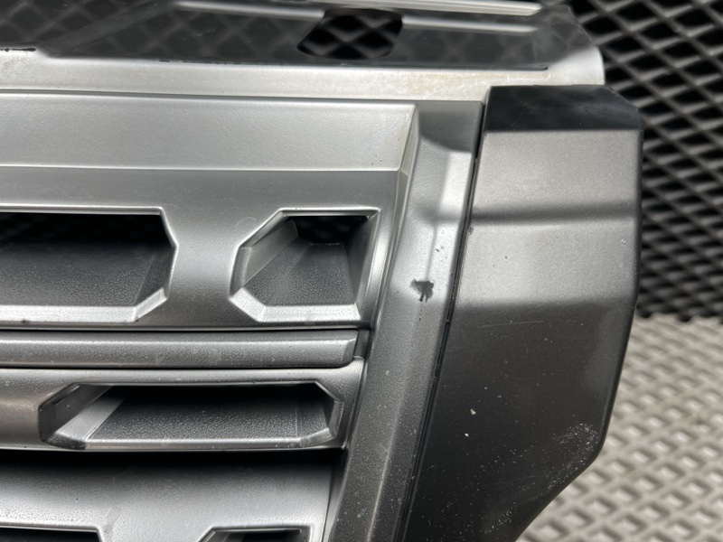 Решетка радиатора Land Rover Range Rover (L405, 2016г.)