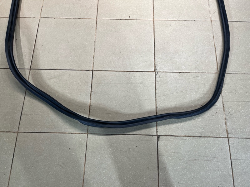 Уплотнитель багажника Land Rover Range Rover Sport (L461, 2024г.)