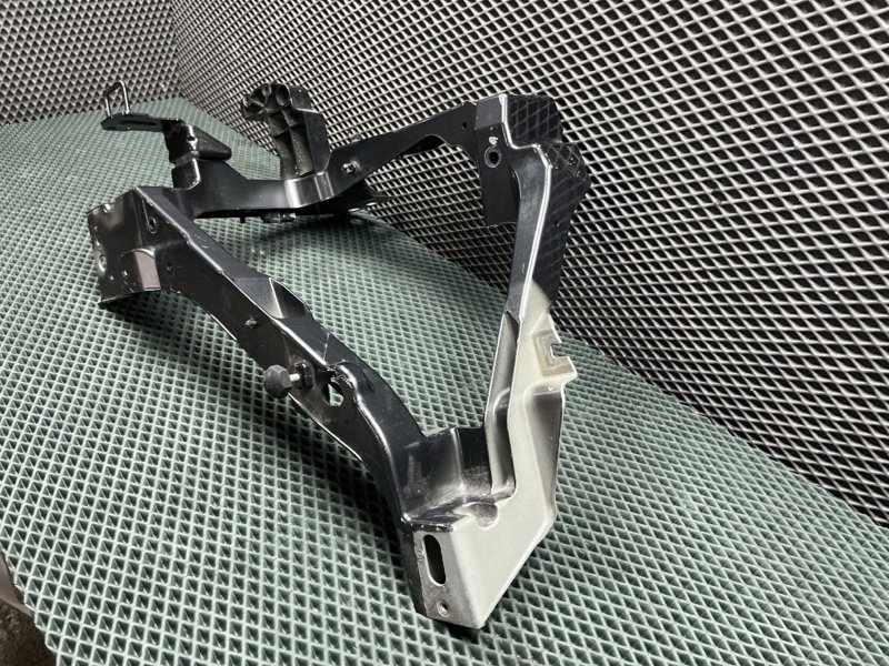 Крепление фары (кронштейн фары) Land Rover Range Rover Sport (L461, 2025г.)