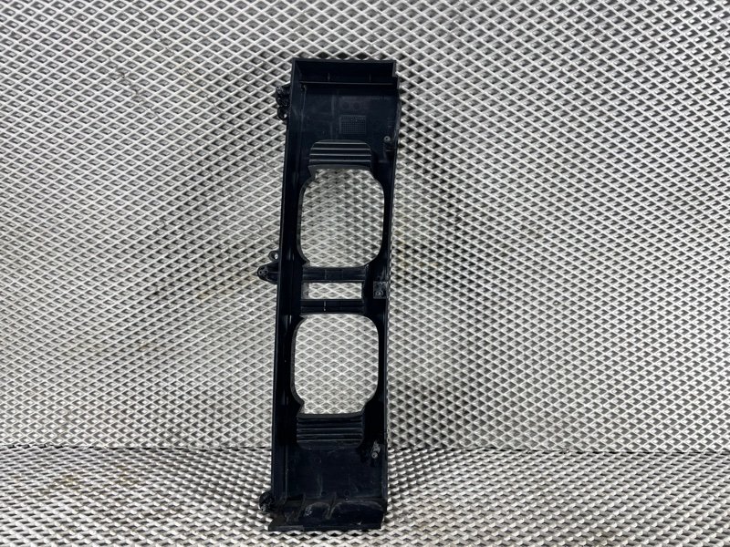 Накладка на фару Land Rover Defender (L663, 2020г.)