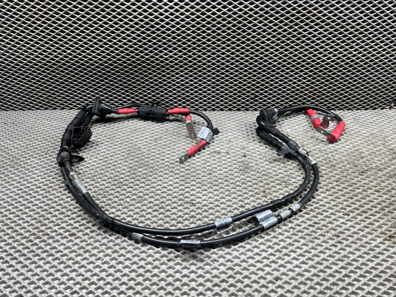 Плюсовой провод аккумулятора Land Rover Discovery 4 (L319, 2015г.)