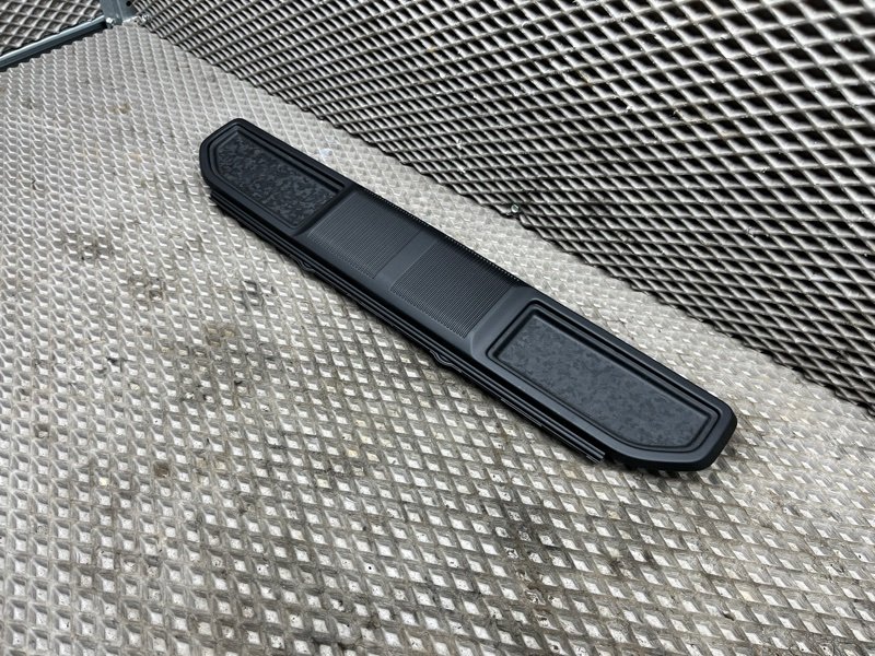Декоративная накладка торпедо Jeep Wrangler (JL, 2025г.)