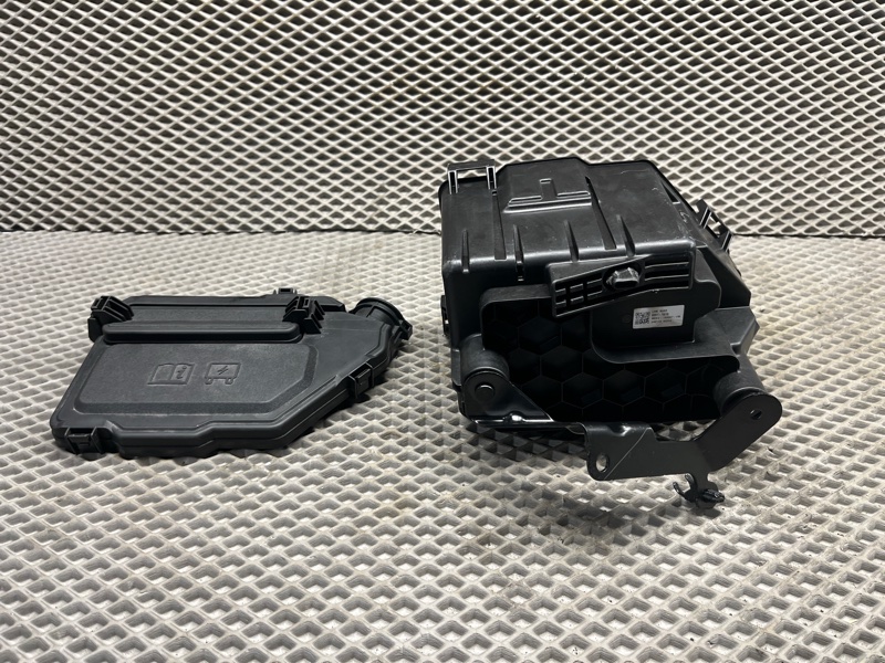 Блок предохранителей Land Rover Range Rover Sport (L461, 2024г.)