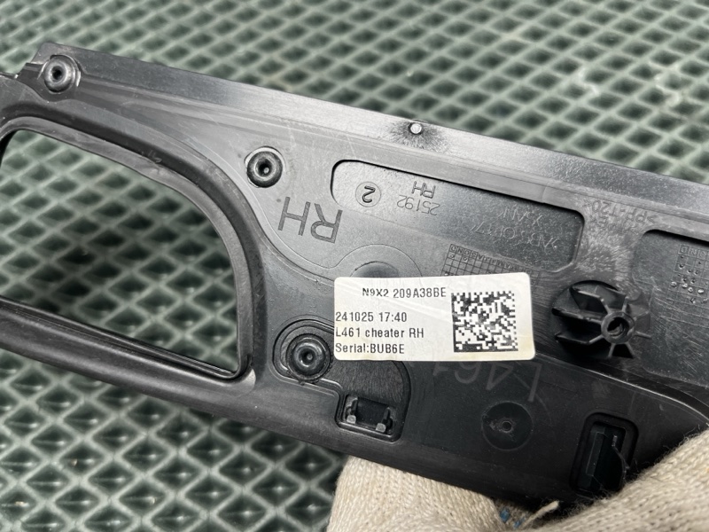 Накладка под зеркало Land Rover Range Rover Sport (L461, 2025г.)