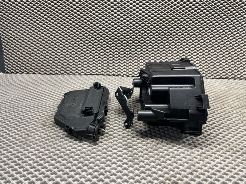 Блок предохранителей Land Rover Range Rover Sport (L461, 2024г.)