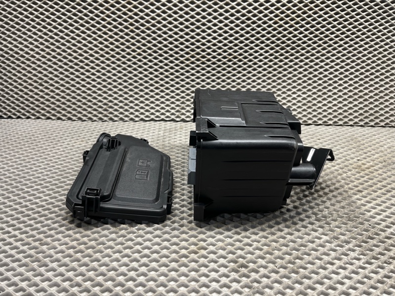 Блок предохранителей Land Rover Range Rover Sport (L461, 2024г.)