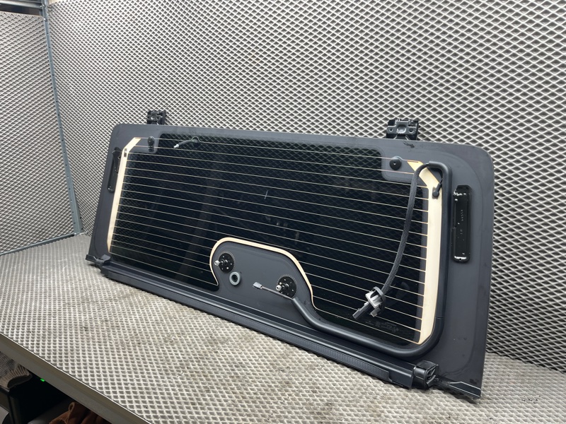 Стекло крышки багажника Jeep Wrangler (JL, 2025г.)