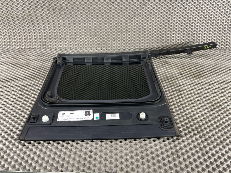 Форточка двери Land Rover Defender (L663, 2020г.)