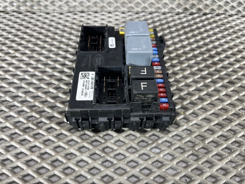 Блок предохранителей Land Rover Defender (L663, 2020г.)