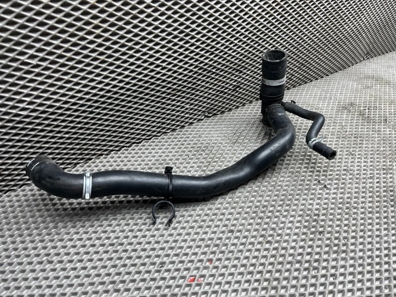 Патрубок системы охлаждения Land Rover Range Rover Sport (L320, 2012г.)